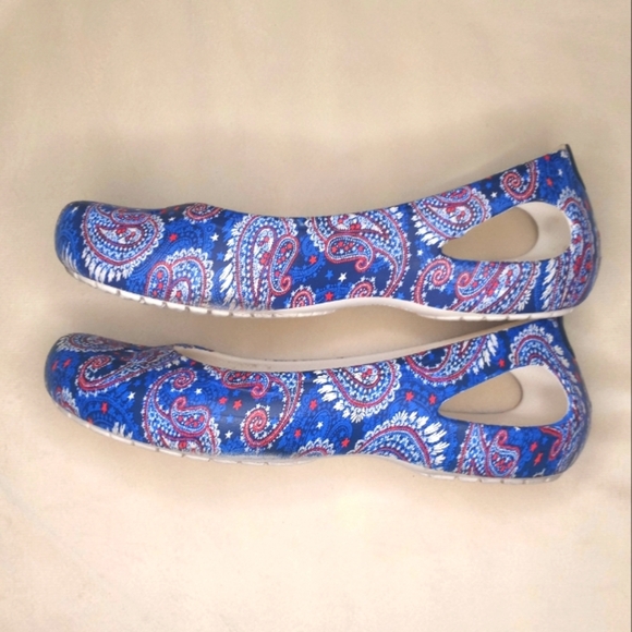 Crocs X Vera Bradley Kadee Paisley Slip On Coastal Marine Blue Ballet Flats 10 - Picture 5 of 7